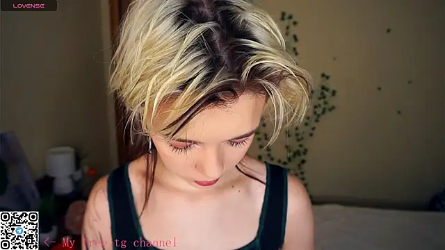 Snapshot of EngelAlman chatting on October 2025 06:21:01 AM EngelAlman online show from October 2025 06:21:01 AM