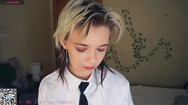 Snapshot of EngelAlman chatting on October 2025 06:41:02 AM EngelAlman online show from October 2025 06:41:02 AM