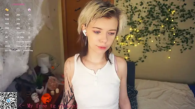 Snapshot of EngelAlman chatting on November 2025 06:01:01 AM EngelAlman online show from November 2025 06:01:01 AM