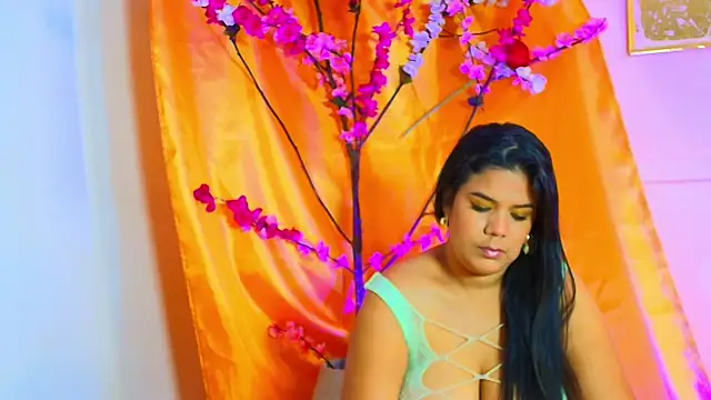 almendraevans online show from September 2025 01:05:01 PM