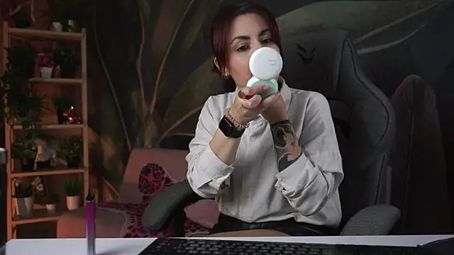 Lana  May online show from October 2025 06:03:01 AM