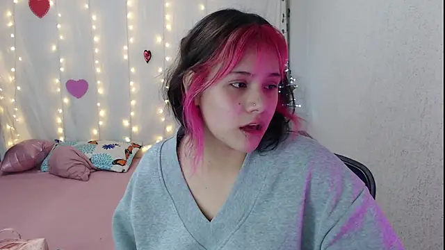 Snapshot of mixie_cute chatting on February 2025 03:08:01 PM mixie cute online show from February 2025 03:08:01 PM