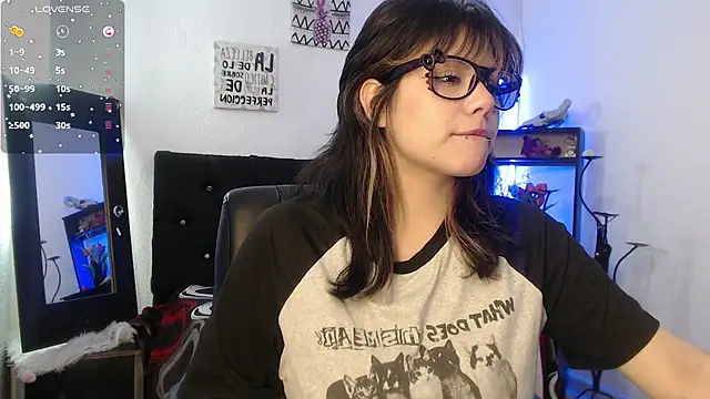 Snapshot of mixie_cute chatting on November 2025 01:32:01 PM mixie cute online show from November 2025 01:32:01 PM