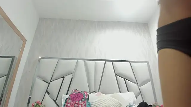 Snapshot of Victoriaa_millers chatting on October 2025 07:08:01 PM Victoriaa millers online show from October 2025 07:08:01 PM