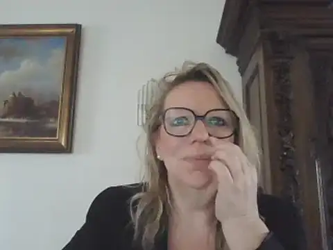 Silkesquirt online show from December 2024 09:33:01 AM