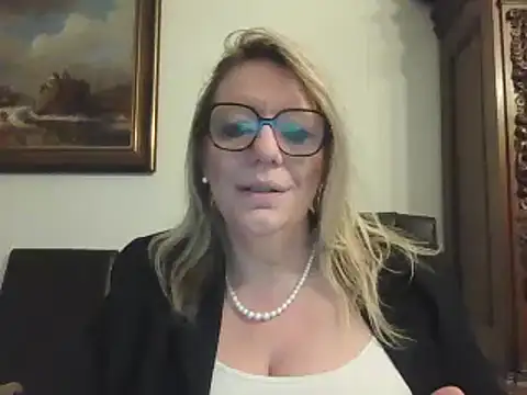 Silkesquirt online show from December 2024 10:17:02 AM