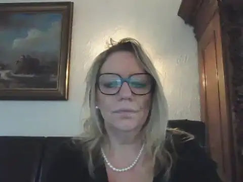Silkesquirt online show from December 2024 10:47:01 AM