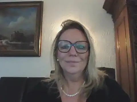 Silkesquirt online show from December 2024 10:41:01 AM