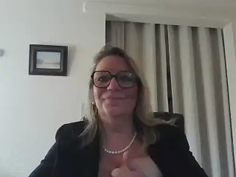 Silkesquirt online show from January 2025 10:17:02 AM