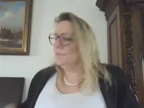 Silkesquirt online show from January 2025 01:22:01 PM