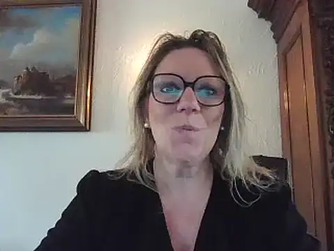 Silkesquirt online show from February 2025 08:09:01 AM