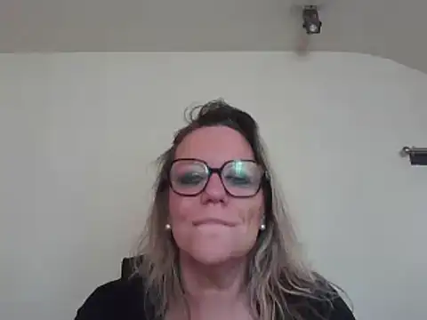 Silkesquirt online show from March 2025 01:35:02 PM
