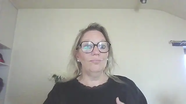 Silkesquirt online show from September 2025 07:19:01 AM
