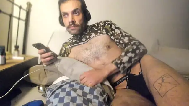 Snapshot of P4RtYBOII92 chatting on January 2025 07:00:01 PM P4RtYBOII92 online show from January 2025 07:00:01 PM