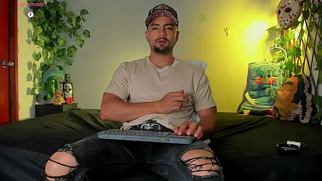 Snapshot of Jaxxon_ chatting on January 2025 03:01:02 AM Jaxxon online show from January 2025 03:01:02 AM