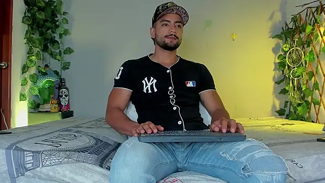 Snapshot of Jaxxon_ chatting on February 2025 03:49:02 PM Jaxxon online show from February 2025 03:49:02 PM