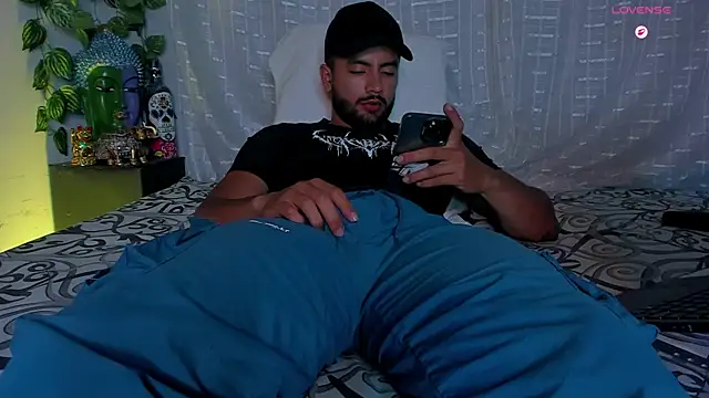 Snapshot of Jaxxon_ chatting on October 2025 12:07:01 AM Jaxxon online show from October 2025 12:07:01 AM