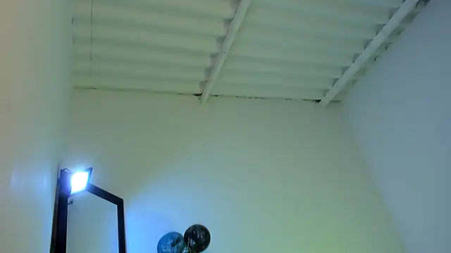 Elle Lee  online show from December 2024 07:28:01 AM