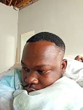 Snapshot of LaughRiotX chatting on October 2025 02:47:01 PM LaughRiotX online show from October 2025 02:47:01 PM