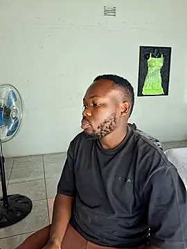 Snapshot of LaughRiotX chatting on November 2025 09:41:01 AM LaughRiotX online show from November 2025 09:41:01 AM