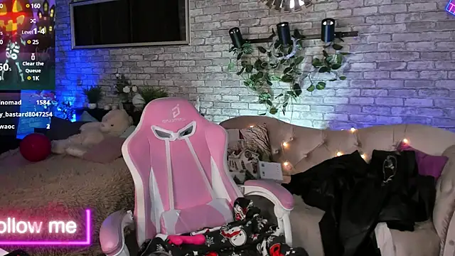 Alex Howell online show from January 2025 02:53:02 AM