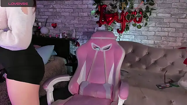 Alex Howell online show from March 2025 04:19:01 AM