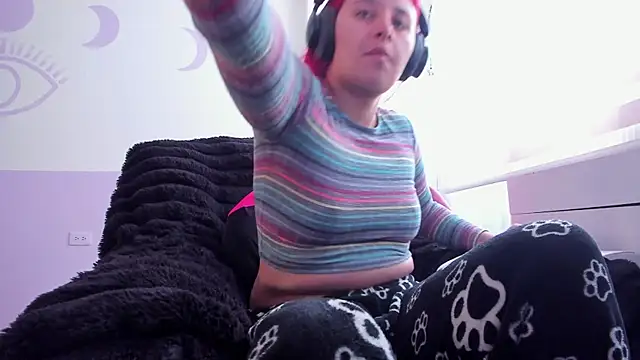 bonnie moon  online show from October 2025 05:43:02 PM