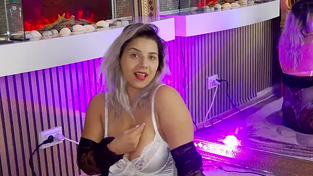 Snapshot of SweetMissXXX chatting on November 2025 08:44:01 AM SweetMissXXX online show from November 2025 08:44:01 AM