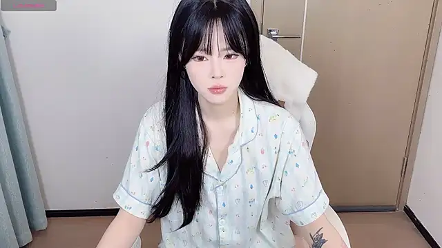 Snapshot of Mini-X chatting on October 2025 07:07:02 AM Mini-X online show from October 2025 07:07:02 AM