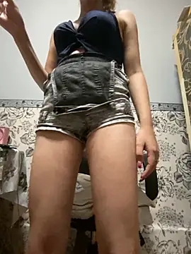 Amira 17 online show from September 2025 08:53:02 PM