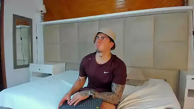 Snapshot of _mrcock chatting on December 2024 10:43:02 PM  mrcock online show from December 2024 10:43:02 PM