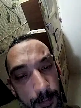 Snapshot of AndreiDts92 chatting on November 2025 10:01:02 PM AndreiDts92 online show from November 2025 10:01:02 PM