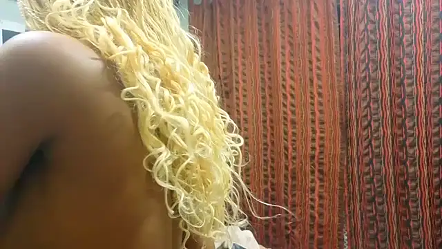 Snapshot of CaramelDelux27 chatting on October 2025 11:16:01 PM CaramelDelux27 online show from October 2025 11:16:01 PM