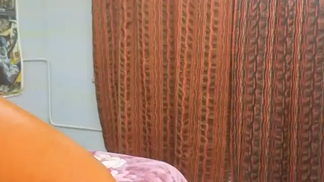 Snapshot of CaramelDelux27 chatting on November 2025 08:10:01 PM CaramelDelux27 online show from November 2025 08:10:01 PM