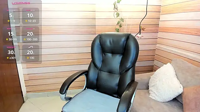 Snapshot of marien_thomson_ chatting on October 2025 01:45:01 AM marien thomson online show from October 2025 01:45:01 AM