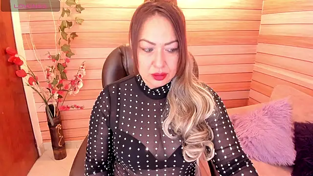 Snapshot of marien_thomson_ chatting on October 2025 02:12:02 AM marien thomson online show from October 2025 02:12:02 AM