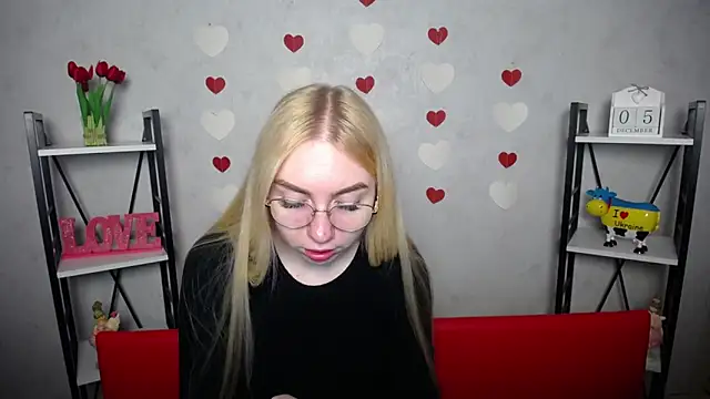 BeatriceFly online show from December 2024 12:11:02 PM