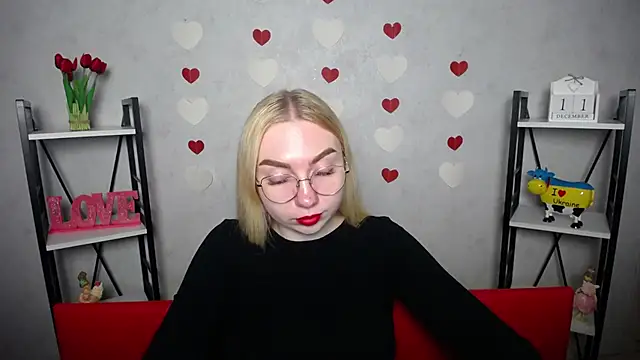 BeatriceFly online show from December 2024 12:23:01 PM