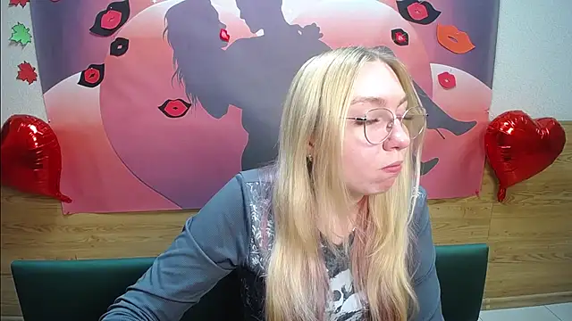 BeatriceFly online show from October 2025 12:38:01 PM