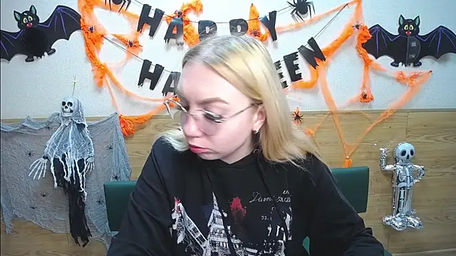 BeatriceFly online show from October 2025 12:50:02 PM