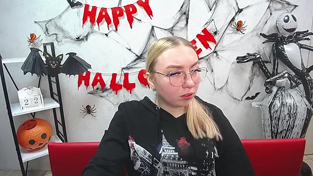 BeatriceFly online show from October 2025 12:27:01 PM