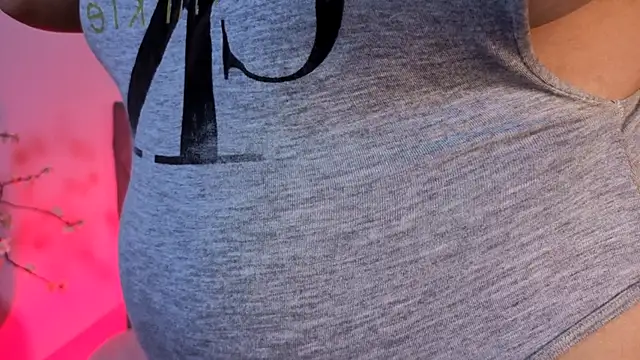 Snapshot of miaablack chatting on November 2025 08:10:01 PM miaablack online show from November 2025 08:10:01 PM