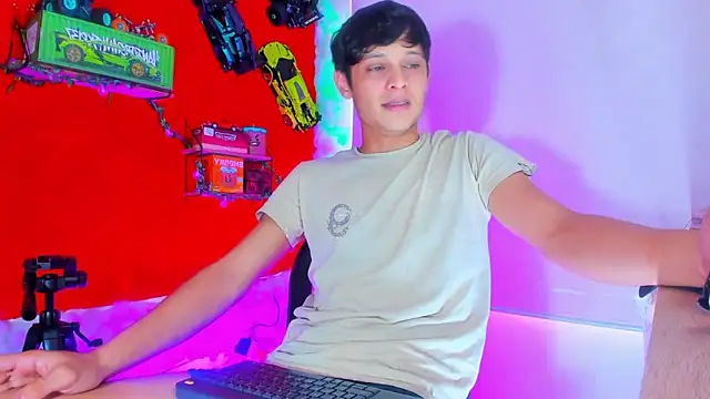 Snapshot of LilOwen_ chatting on October 2025 07:13:01 PM LilOwen online show from October 2025 07:13:01 PM