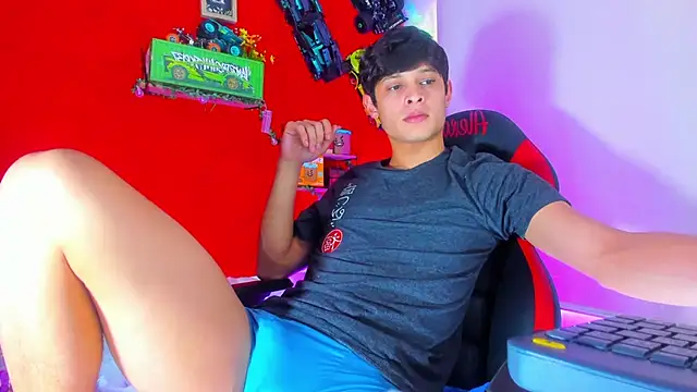 Snapshot of LilOwen_ chatting on October 2025 07:05:01 PM LilOwen online show from October 2025 07:05:01 PM