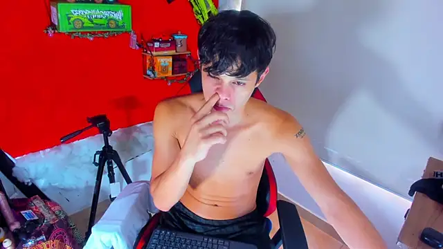 Snapshot of LilOwen_ chatting on October 2025 06:29:02 PM LilOwen online show from October 2025 06:29:02 PM