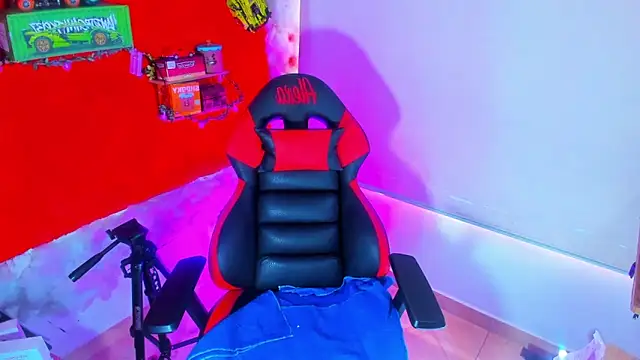 Snapshot of LilOwen_ chatting on October 2025 06:04:01 PM LilOwen online show from October 2025 06:04:01 PM