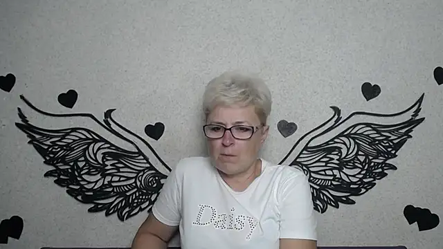 Snapshot of EmiliaGree chatting on September 2025 05:13:01 PM EmiliaGree online show from September 2025 05:13:01 PM