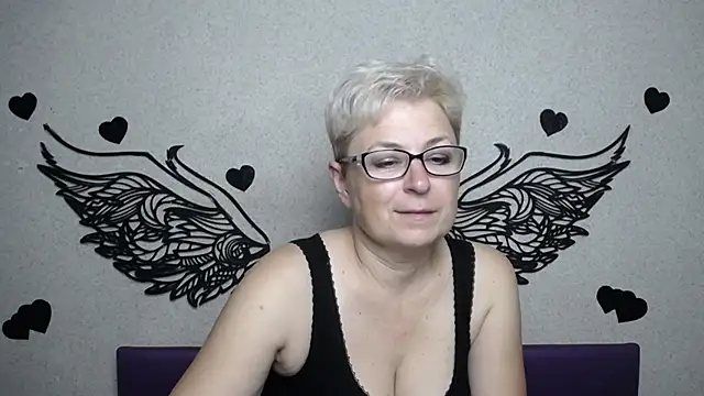Snapshot of EmiliaGree chatting on September 2025 05:14:02 PM EmiliaGree online show from September 2025 05:14:02 PM