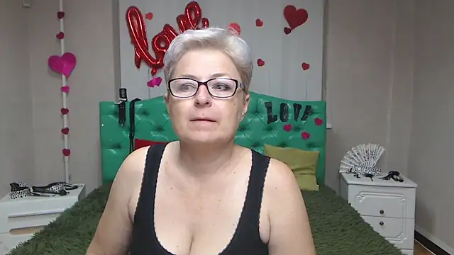 Snapshot of EmiliaGree chatting on September 2025 05:14:02 PM EmiliaGree online show from September 2025 05:14:02 PM