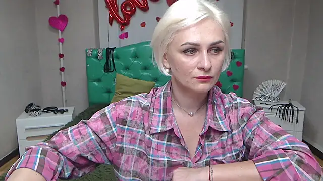 Snapshot of OliviaHorst chatting on September 2025 05:22:02 AM OliviaHorst online show from September 2025 05:22:02 AM